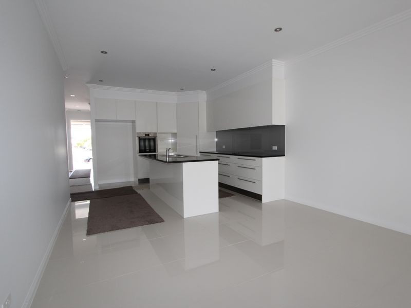 2/20 Compass Drive, Biggera Waters QLD 4216