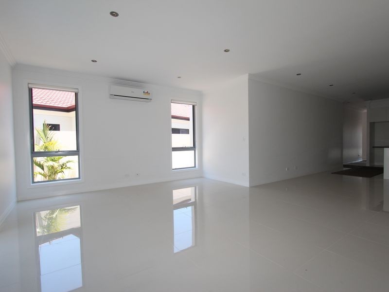 2/20 Compass Drive, Biggera Waters QLD 4216