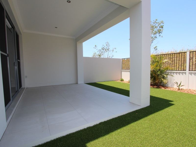 2/20 Compass Drive, Biggera Waters QLD 4216