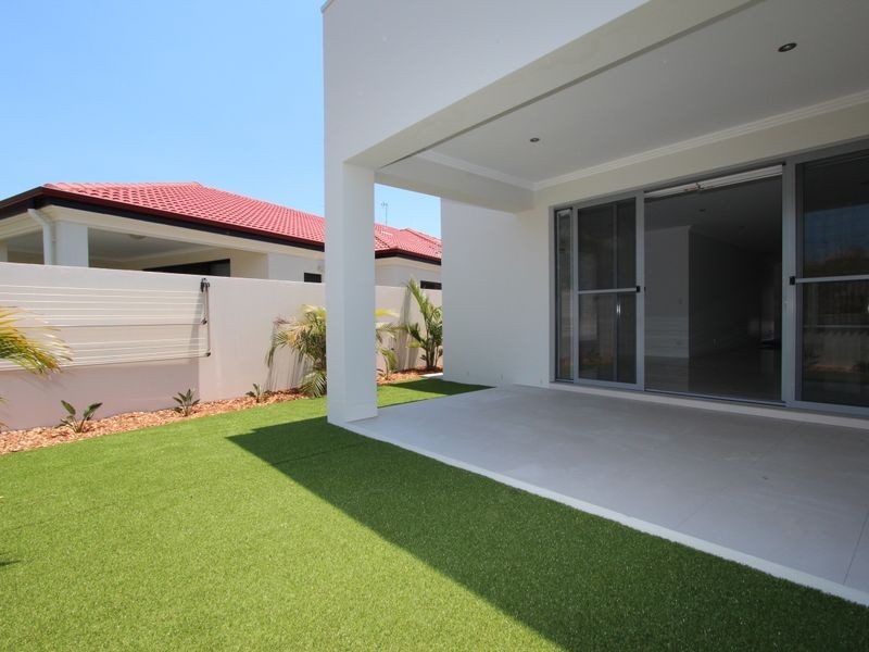 2/20 Compass Drive, Biggera Waters QLD 4216