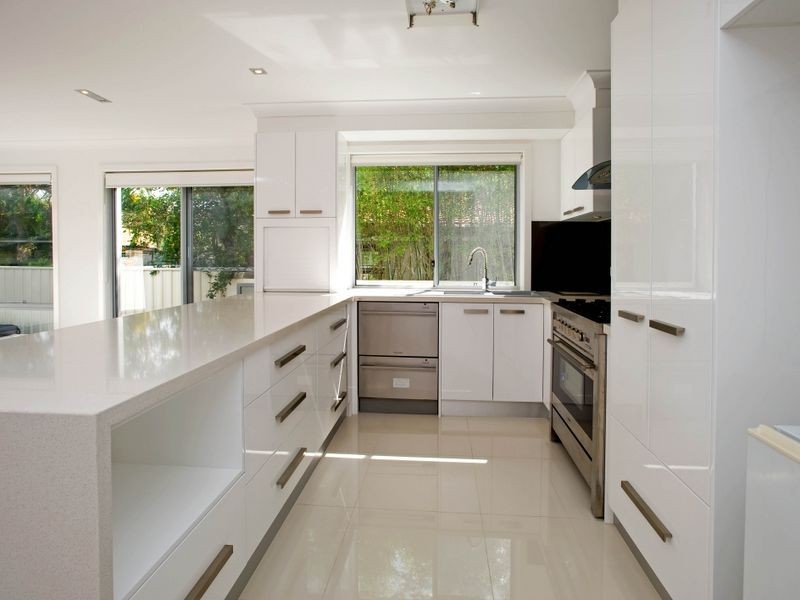 2/4 Donald Avenue, Paradise Point QLD 4216