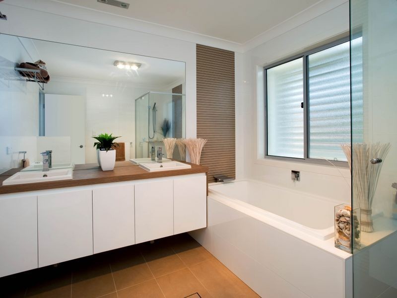 2/4 Donald Avenue, Paradise Point QLD 4216