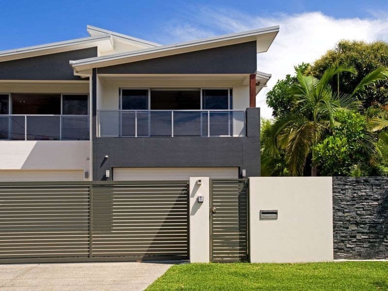 2/4 Donald Avenue, Paradise Point QLD 4216