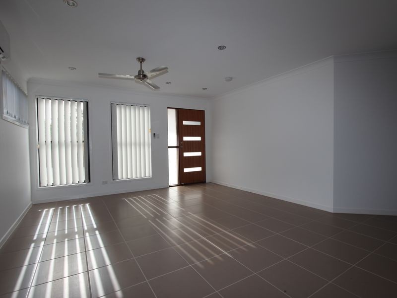 2/6 Fourth Avenue, Labrador QLD 4215