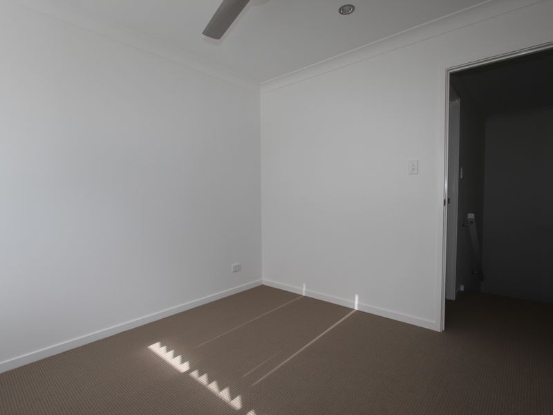 2/6 Fourth Avenue, Labrador QLD 4215