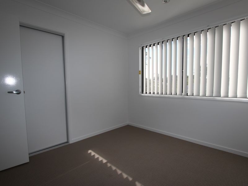 2/6 Fourth Avenue, Labrador QLD 4215