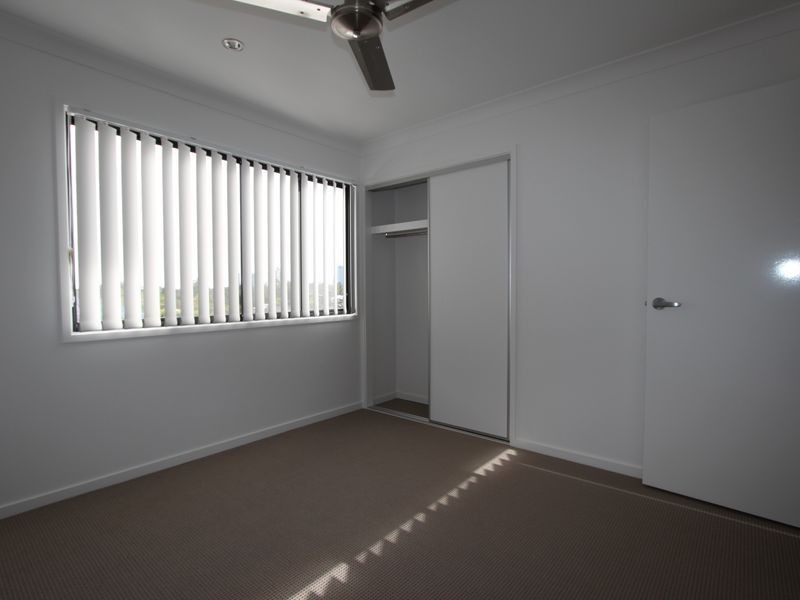 2/6 Fourth Avenue, Labrador QLD 4215