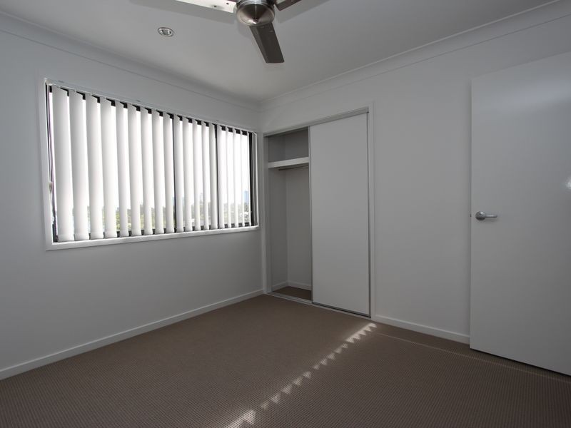 2/6 Fourth Avenue, Labrador QLD 4215