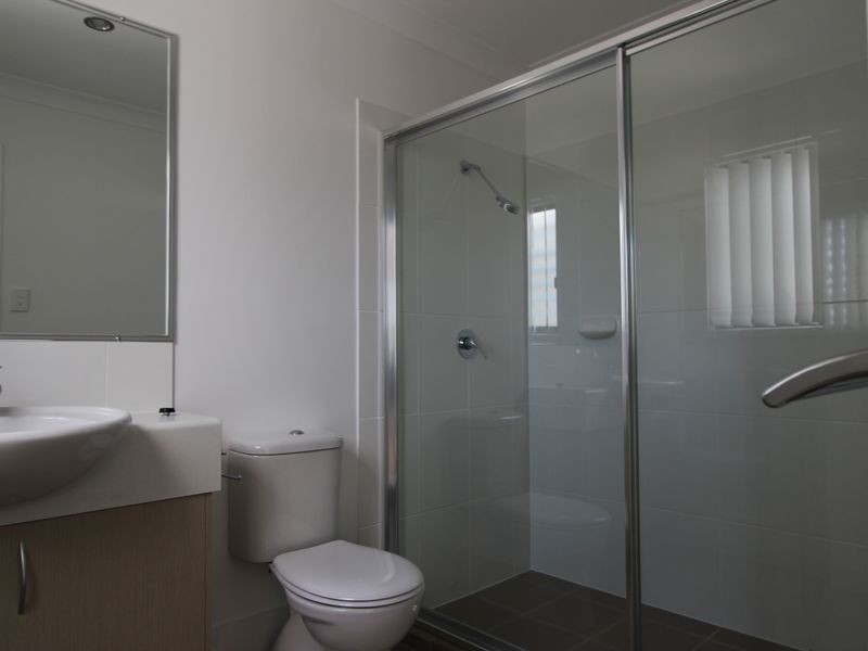 2/6 Fourth Avenue, Labrador QLD 4215
