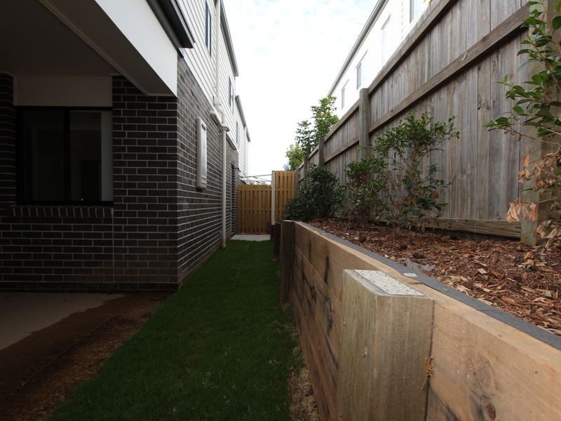 2/6 Fourth Avenue, Labrador QLD 4215