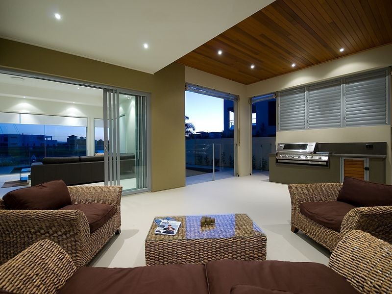 Sovereign Islands QLD 4216