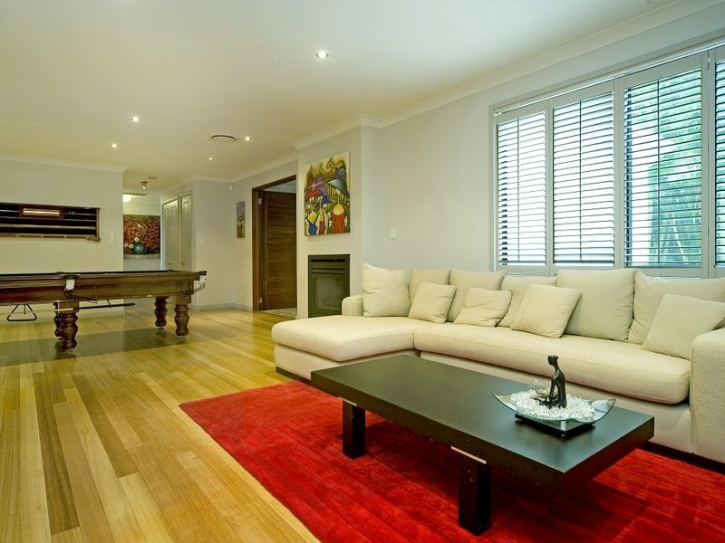 3182 Riverleigh Drive, Hope Island QLD 4212