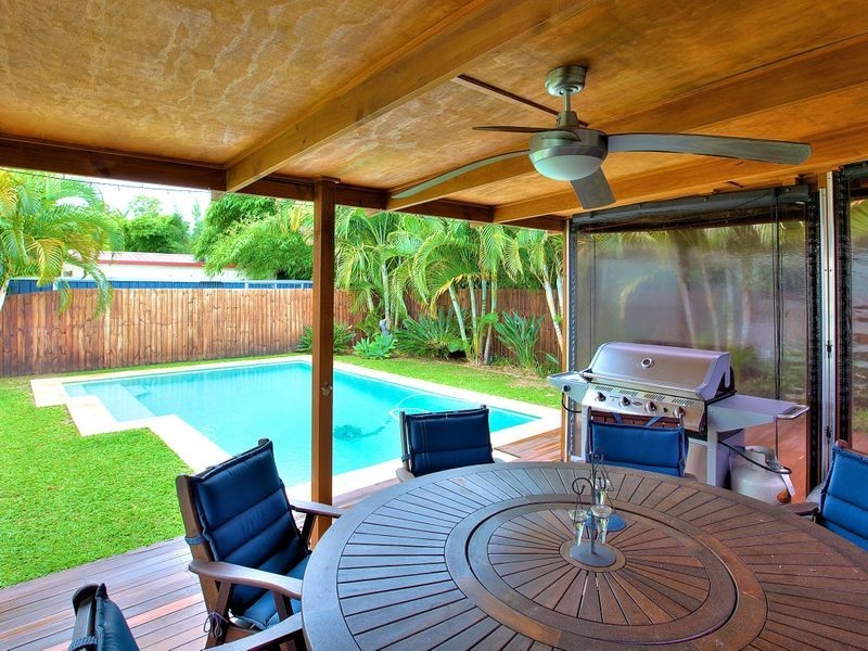 11 Buddeh Street, Hope Island QLD 4212