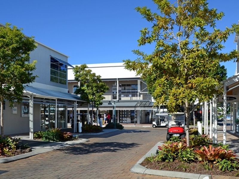 11 Buddeh Street, Hope Island QLD 4212