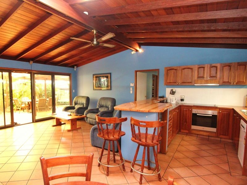 132 Paradise Parade, Paradise Point QLD 4216
