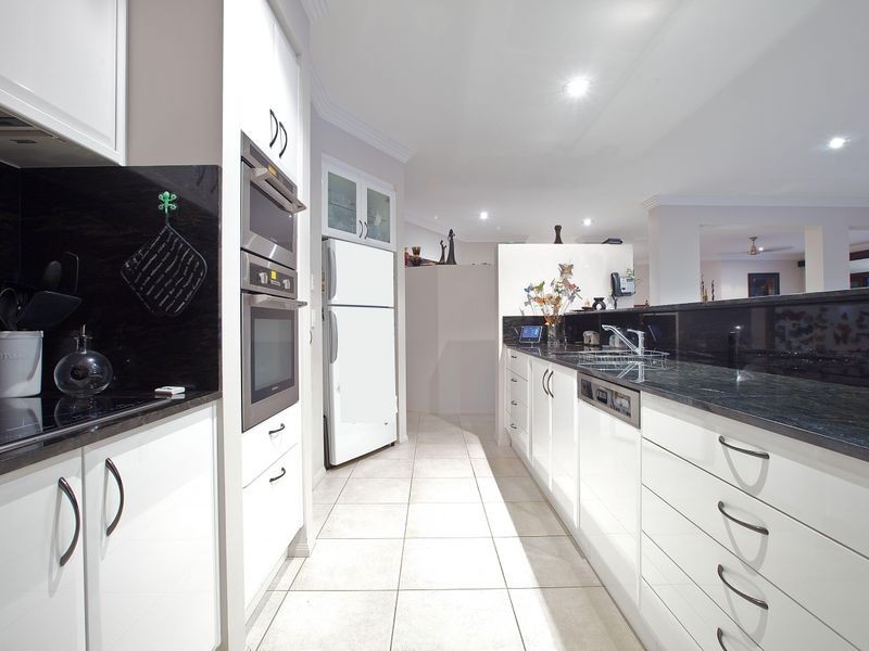 1033 Rosebank Way, Hope Island QLD 4212