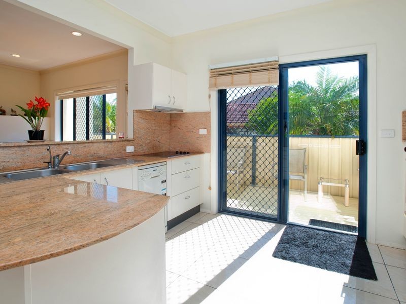 1/7 Shoveller Avenue, Paradise Point QLD 4216