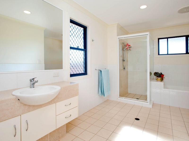 1/7 Shoveller Avenue, Paradise Point QLD 4216