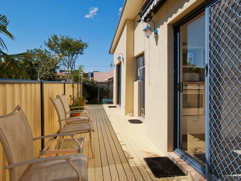 1/7 Shoveller Avenue, Paradise Point QLD 4216