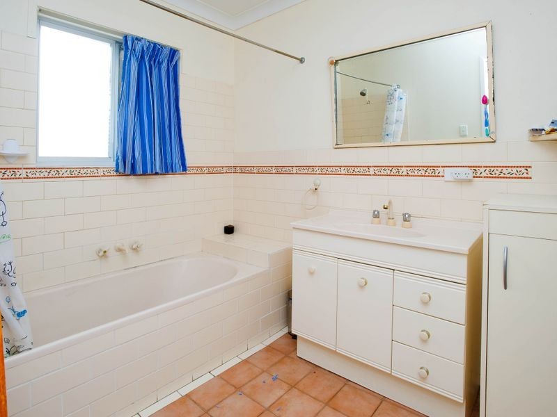 36 Broadwater Street, Runaway Bay QLD 4216