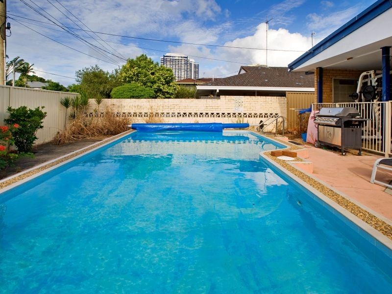36 Broadwater Street, Runaway Bay QLD 4216