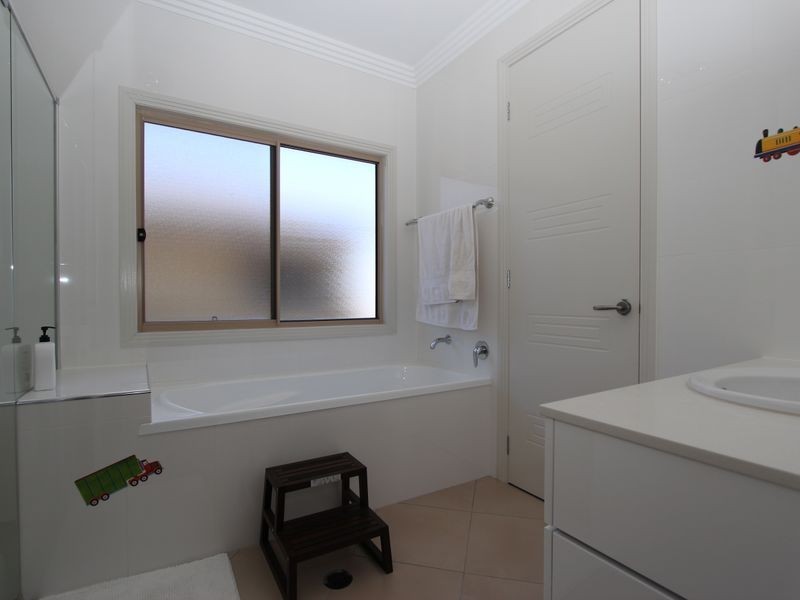 7411 Ellensbrook Drive, Hope Island QLD 4212