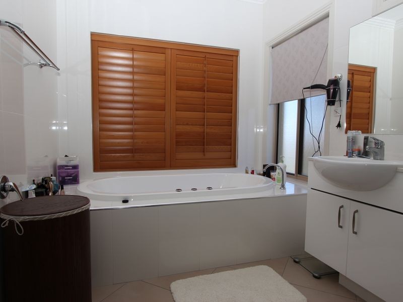 7411 Ellensbrook Drive, Hope Island QLD 4212