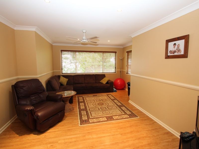 26 Crescent Avenue, Hope Island QLD 4212