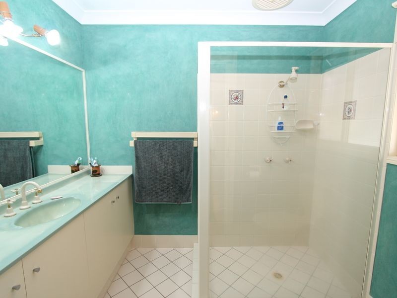 26 Crescent Avenue, Hope Island QLD 4212