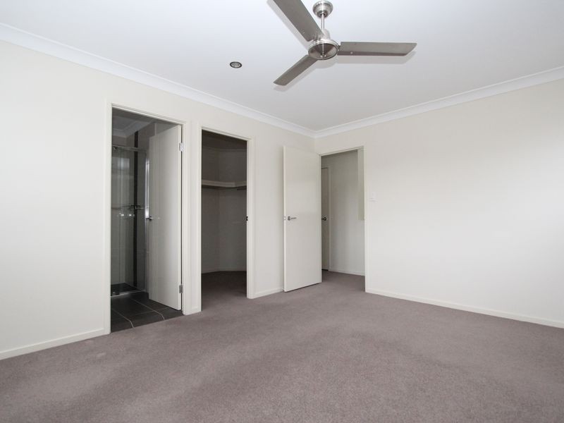 3/8 Fourth Avenue, Labrador QLD 4215