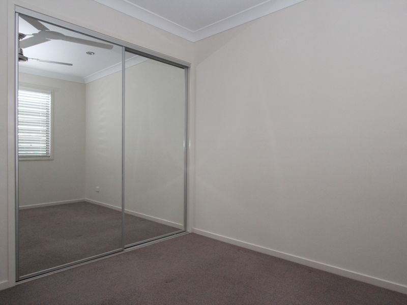 3/8 Fourth Avenue, Labrador QLD 4215