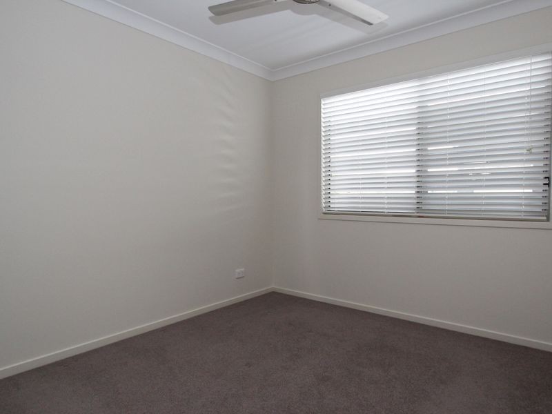 3/8 Fourth Avenue, Labrador QLD 4215