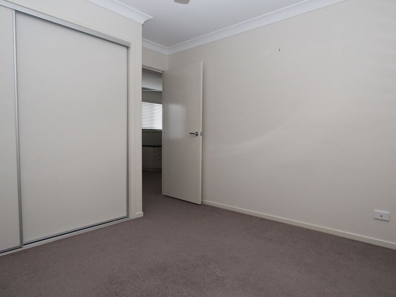 3/8 Fourth Avenue, Labrador QLD 4215