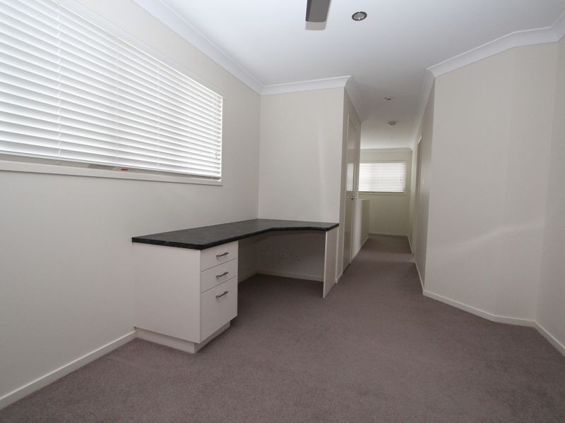 3/8 Fourth Avenue, Labrador QLD 4215