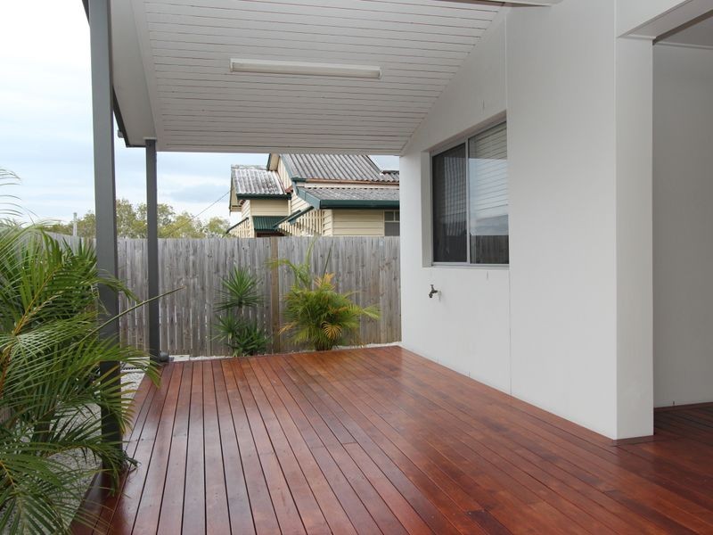 3/8 Fourth Avenue, Labrador QLD 4215