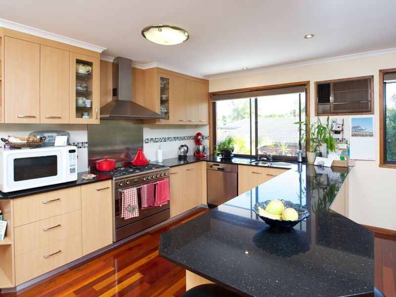 20 Camelot Crescent, Hollywell QLD 4216