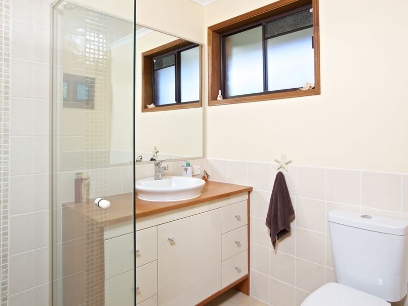 20 Camelot Crescent, Hollywell QLD 4216