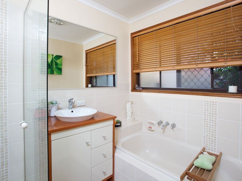 20 Camelot Crescent, Hollywell QLD 4216