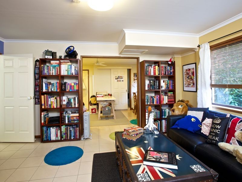 20 Camelot Crescent, Hollywell QLD 4216