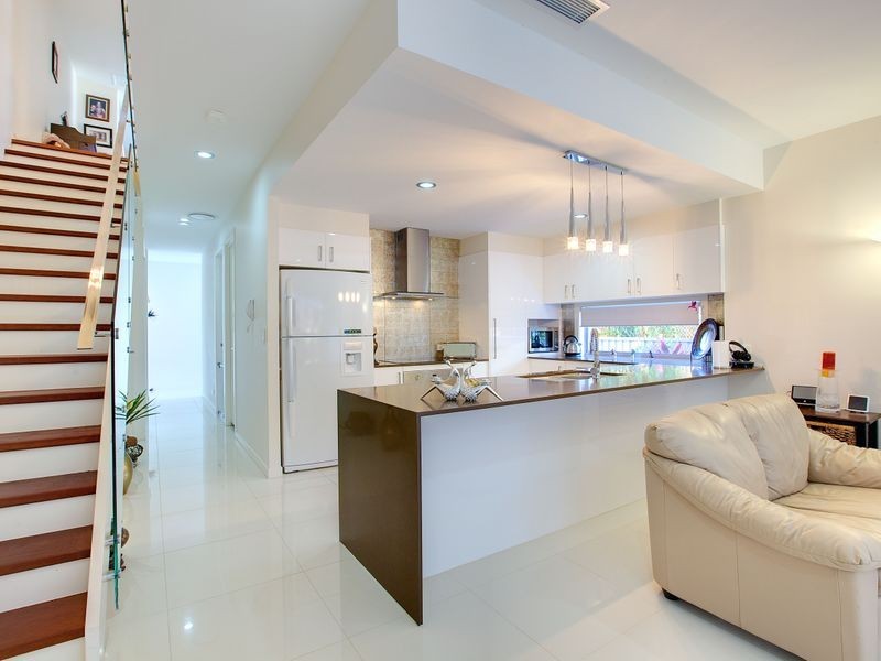 2/21 Scoter Avenue, Paradise Point QLD 4216