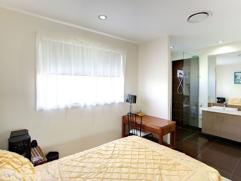 2/21 Scoter Avenue, Paradise Point QLD 4216