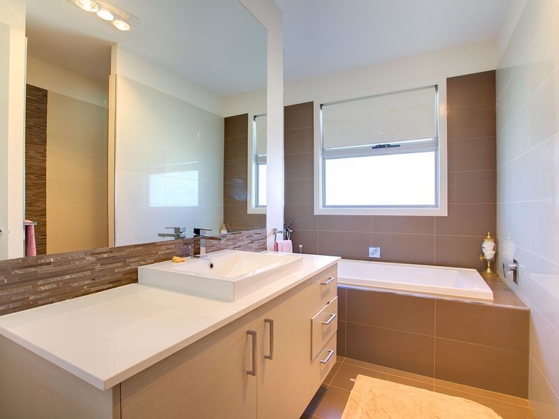 2/21 Scoter Avenue, Paradise Point QLD 4216