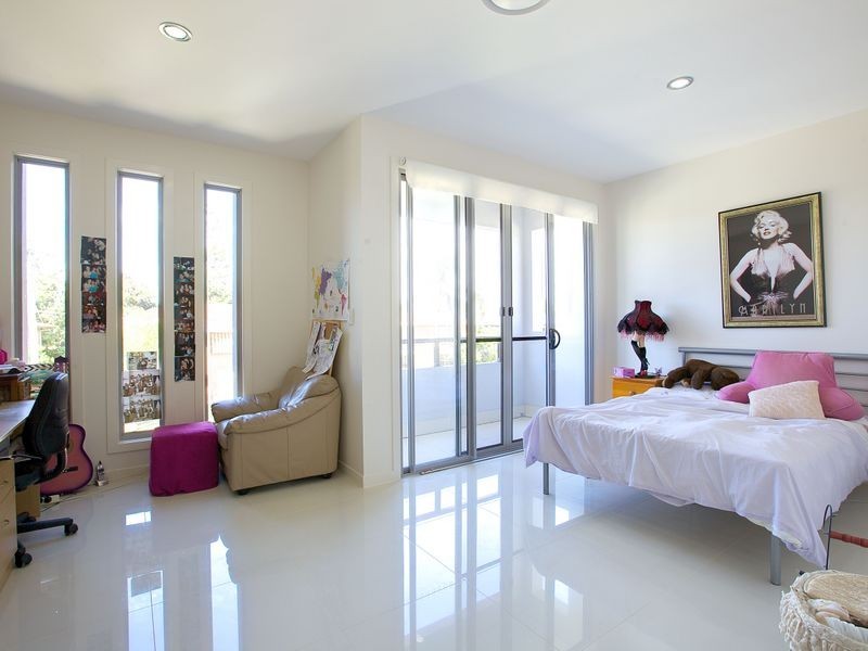 2/21 Scoter Avenue, Paradise Point QLD 4216