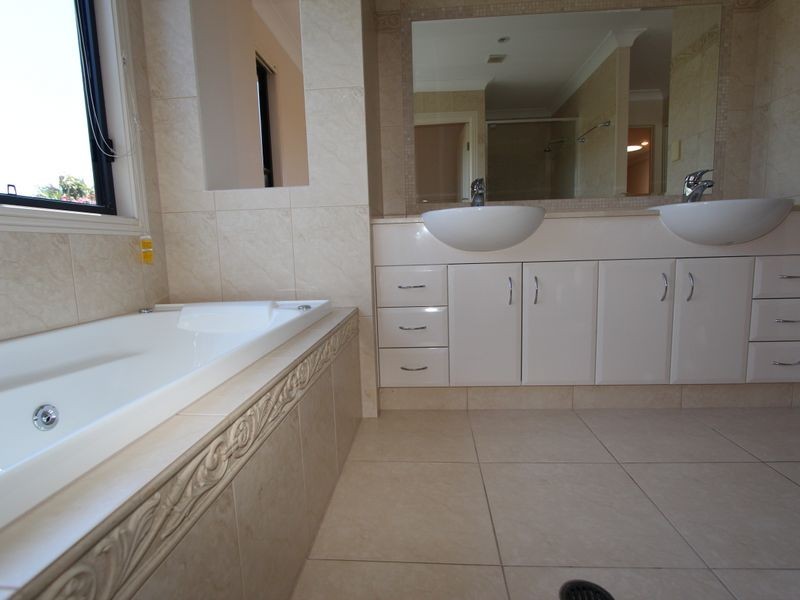 20B Killowill Avenue, Paradise Point QLD 4216