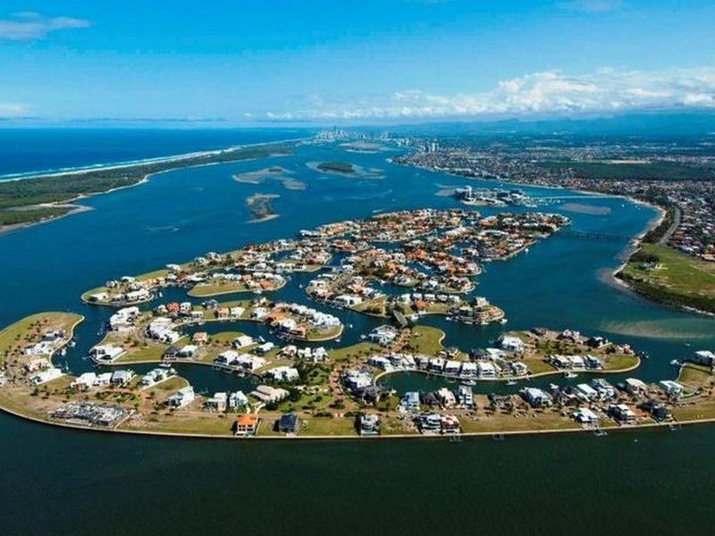 42 Knightsbridge Parade, Sovereign Islands QLD 4216