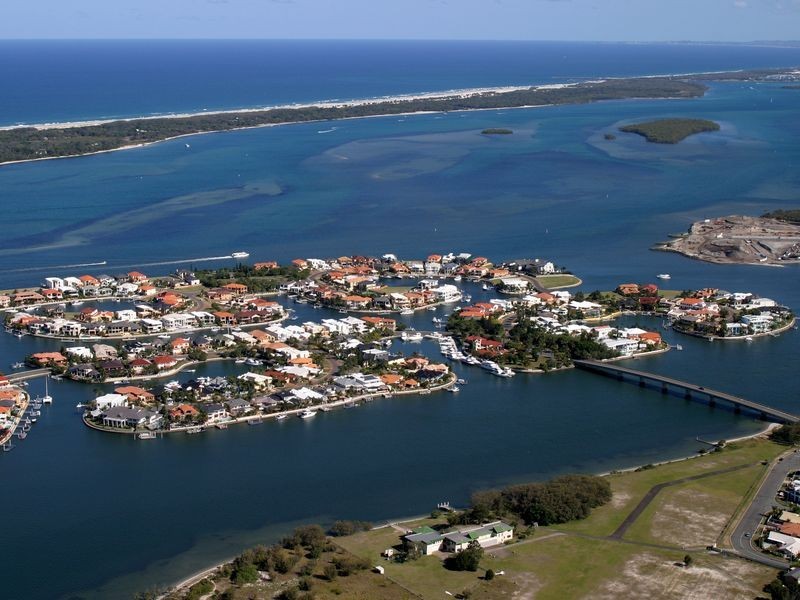 42 Knightsbridge Parade, Sovereign Islands QLD 4216