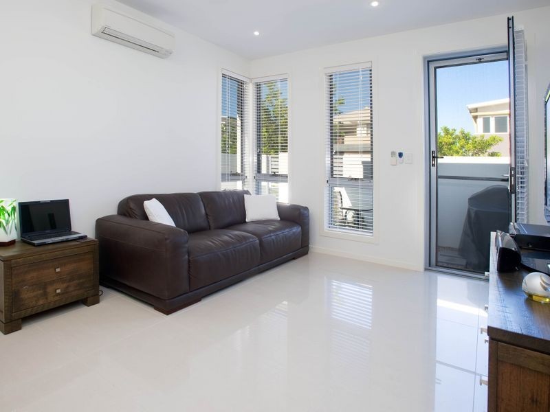 20 Onshore Place, Helensvale QLD 4212