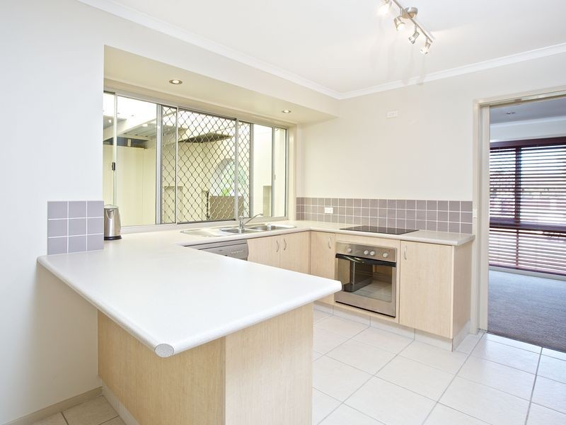 12 Burrinjuck Dr, Coombabah QLD 4216