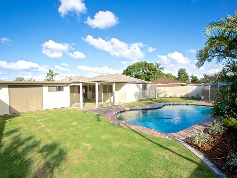 12 Burrinjuck Dr, Coombabah QLD 4216