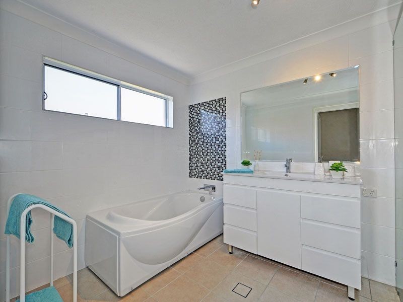 62 Sundance Way, Runaway Bay QLD 4216